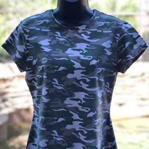 FOOT LOCKER WOMEN’S STRETCH GREEN CAMO TEE SHIRT (MEDIUM)